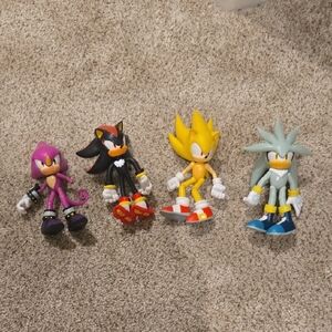 Lot of 29 Sonic figurines